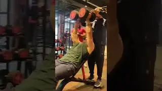 UPPER CHEST WORKOUT 💪 HIGH INCLINE PRESS #bestworkout #gym #chest #bodytransformation #bestchest