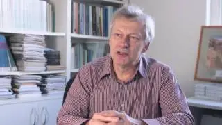 Professor Chris Dickman mentoring early career researchers
