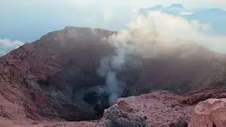 🌅 Sunrise & Crater Views from Mt. Kerinci &ndash; Southeast Asia&rsquo;s Highest Active Volcano 🌋