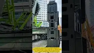 Grab bucket : enclosure wall #workers #building #job