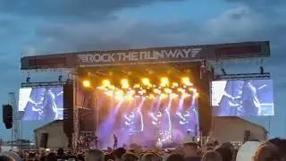 Myles Smith - Whisper - Rock The Runway Festival 