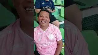 Quadro conversando com o torcedor no intervalo