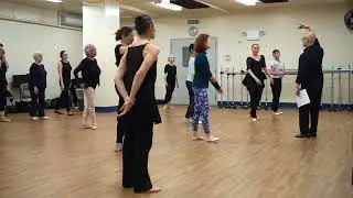 Adult Ballet Beginner Ballet Center: Use your arm to turn your body