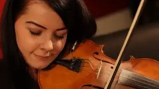 Suas E! Episode featuring Chrissy Crowley