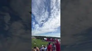 The crowd erupts as President Donald Trump flies over Bethpage Black! 🦅 #golf #trump #rydercup