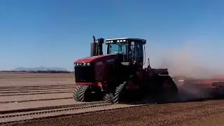 Трактор VERSATILE DT550 в США, штат Аризона/Tractor VERSATILE DT 550 in the US, Arizona