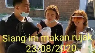 Siang ini makan billy dan manda