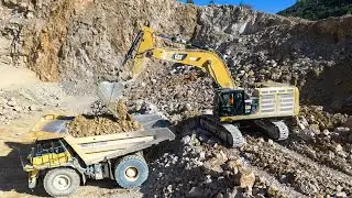 Serveis Girgom Cat 374F Loading Komatsu Trucks