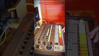 Making a Beat! Roland TR-808 Drum Machine