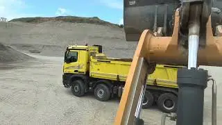 #Liebherr 576 x-Power loads trucks with gravel #baumaschinen  #construction #lkw#straßenbau #farming