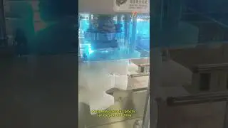 Automatic snacks plastic jar closing machine