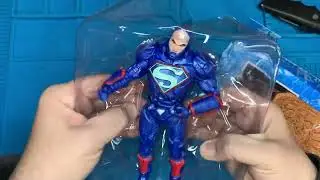 Unboxing Lex Luthor Power Suit Darkseid War figure