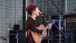 Edwina Hayes @Moonbeams 2025