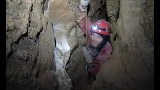 Constricted vertical caving: Algar Improvável in Portugal