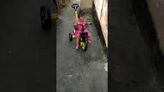 baby girl riding tricycle video 🚴&zwj;♀️🚴&zwj;♀️🤗💕