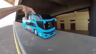 Brinquedos para Crian&ccedil;as / Brincando de &Ocirc;nibus Buz&atilde;o de Turismo / Brincando na Rampa