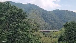 [風景]​【京都の秘境駅】JR嵯峨野線・保津峡駅を駆け抜ける列車の風景 Kyoto's Hidden Station: Hozukyo 교토의 비경역, 호즈쿄역