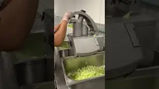 Processador de alimentos cortando em cubo #shorts