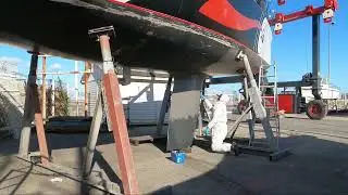 Pr&eacute;paration Vif d'or 2023. Peinture de l'antifouling Nautix A88 formula+ et Polish