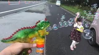 バブルブロワーおもちゃ　Dinosaur bubble gun shooter toys