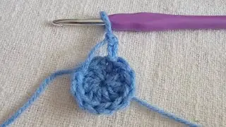 Basics of crotchet: How to make a magic ring/circle #crotchettiktok #yarnaddict #magicringcrochet 