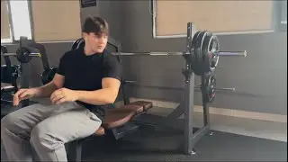 Training chest and shoulders (bench prep)