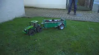 IMPRESSIVE Manure Spreader! RC Tractor - RC Farming 2025 - REAL Manuera