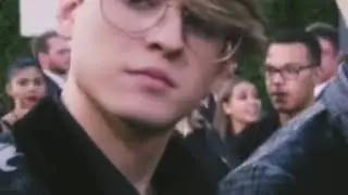 Como n&atilde;o se apaixonar por esse olhar CNCOWNERS lindo chris