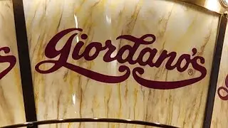 Here in Chicago at giordanos with ed the old tech guy #deepdishpizza