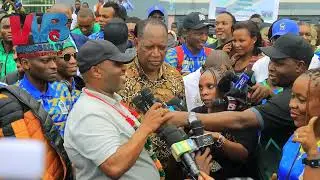 MASHABIKI WAMZAWADIA JOGOO CAPTAIN SAMATTA NA KOCHA  GAMONDI