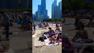 This is peak Summertime Chi #chicago4k #walkingtour4k #downtownchicago #4kuhd #thunderbirds