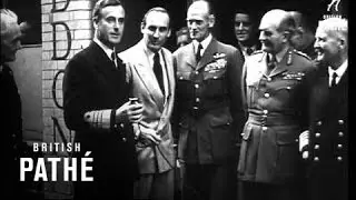 Mountbatten And Others Outside Press Club (1946)