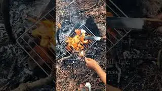FOOD FIRE AND NO STRESS🤙#BrosChill #BonfireVibes #BBQTime #SunsetViews #CampingLife #RawVibes