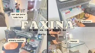 Colocando a casa em ordem: cozinha e sala