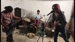 Aneurysm/ territorial passing (nirvana) cover by TED MUZ BAND #Jamming session at Starlight hut Lbg