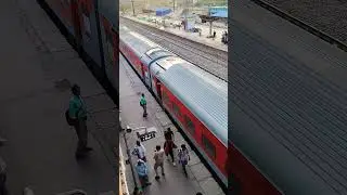 Kanpur to New Delhi train 🚂 || #shorts #indianrailways