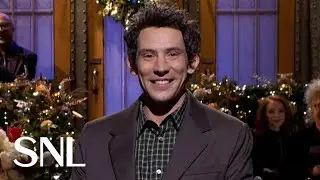 Обзор шоу Saturday Night Live: Джош О'Коннор целует нескольких участников актерского состава во в...