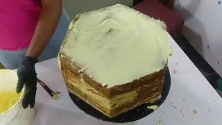 HOW TO COVER LARGE HEXAGON CAKE WITH FONDANT
