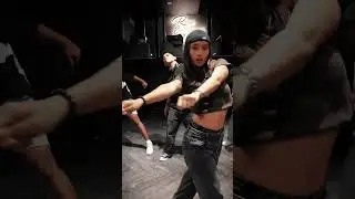 jumping yarn #jump  #blackpinkinyourarea @bp_tiktok #roshestudio #rosheperforminggroup #roshetv