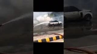 Range Rover caught fire on the road #rangeroveraccident #shorts #