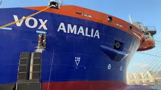 Koningin Máxima doopt ‘Amalia’ en Art Rooijakkers hoopt op koninklijk beschuitje