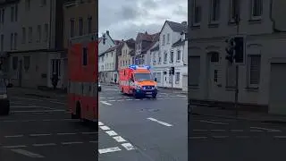 [#Kaputter Spiegel] RTW Falck auf #Einsatzfahrt #auto