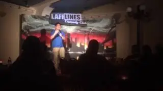 Standup comedy at lafflines