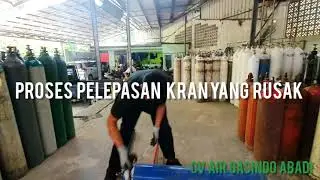 How to Replace Oxygen Cylinder Valve ( Cara mengganti kran pada tabung oksigen )