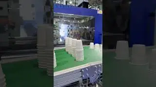 High-speed machine, cycle time 4.5 seconds, produces cups. #moldingmachine #plasticmolding #machine