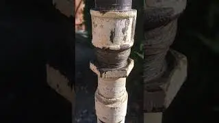 Packing a coupling on a gas pipe