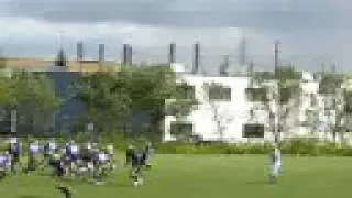 Van Walleghem makes leaping catch versus tight coverage
