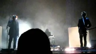 Mew in Operaen - Her Voice is Beyond Her Years/Introducing Palace Players