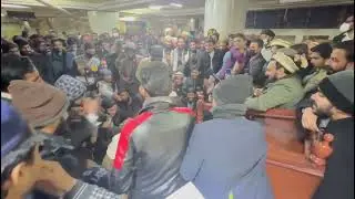 Shaykh Atif Ahmed with fans