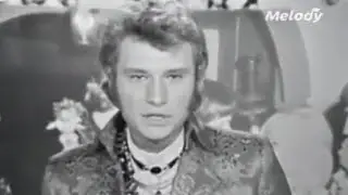 Johnny chante 